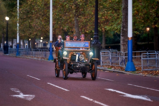 London To Brighton Veteran Car Run 2024 - London Calling 15 Debbie Fellows-094-D-435-London To Brighton Veteran Car Run 2024 The Mall-K2photographic web