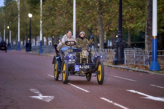 London To Brighton Veteran Car Run 2024 - London Calling 43 072-AJ-120-London To Brighton Veteran Car Run 2024 The Mall-K2Photographic Web