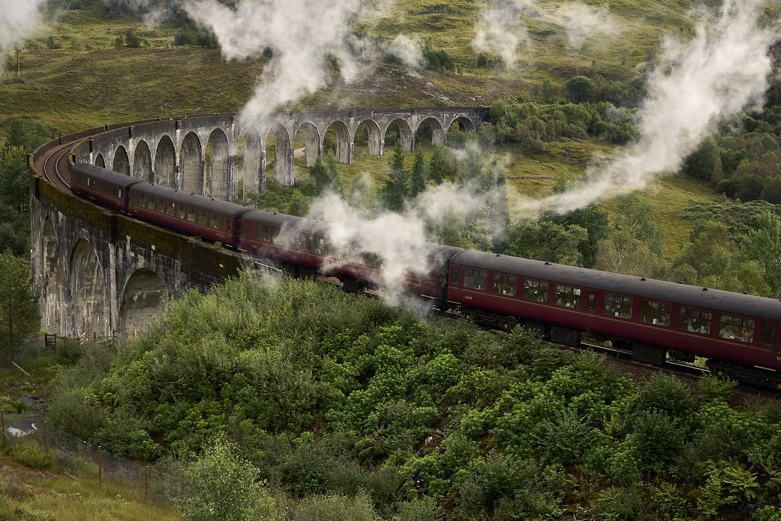 Jacobite Steam Train 4 web K2photographic - UK specialists in cinematic off-camera flash for horse portrait photography, dog & family portraits.