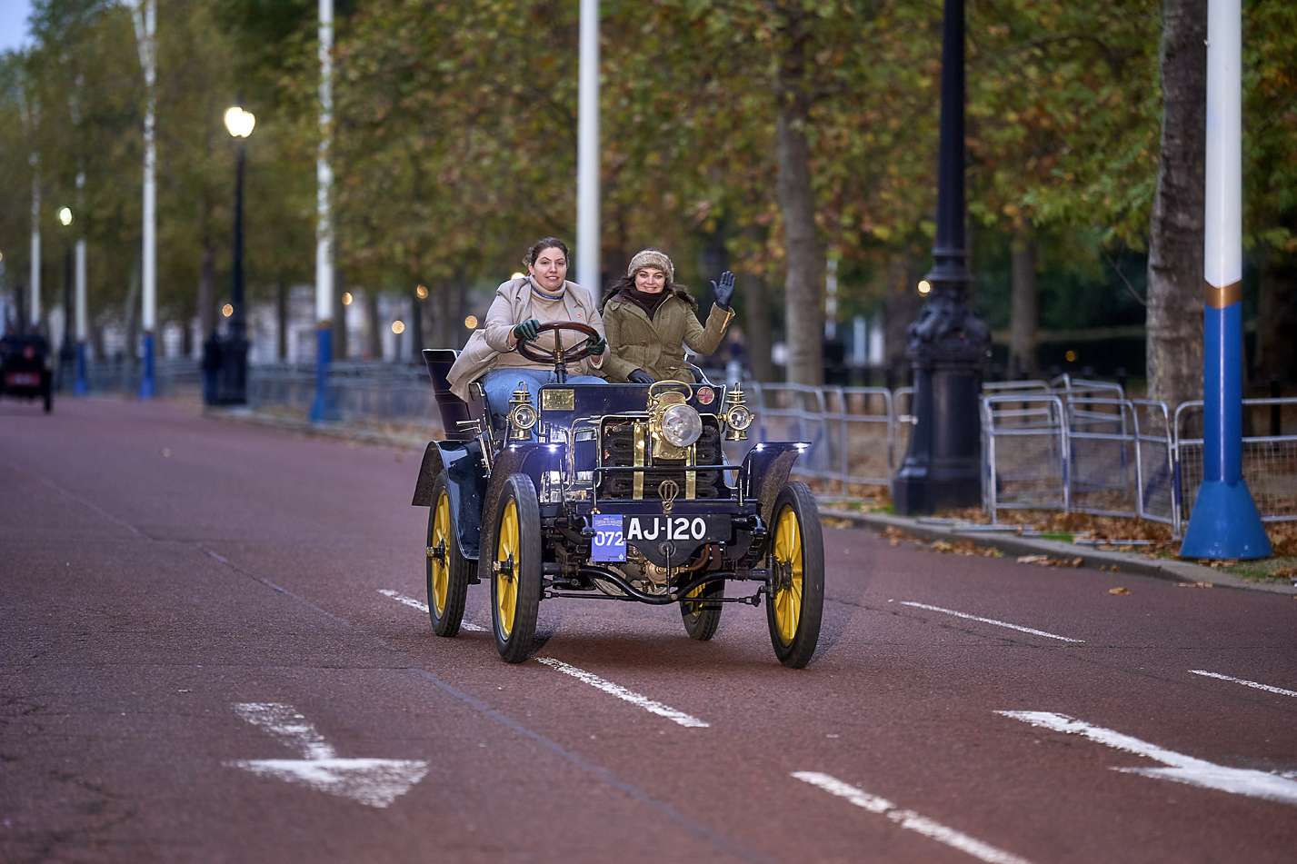 072-AJ-120-London To Brighton Veteran Car Run 2024 The Mall-K2Photographic Web